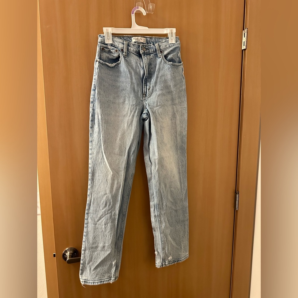 Abercrombie Curve Love Ultra High Rise 90s Straight size 4/27